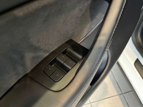 Used 2021 Tesla Model Y Long Range image 11