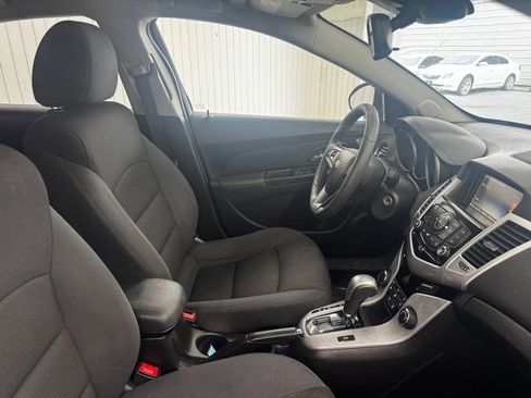 Used 2016 Chevrolet Cruze LT w/ Technology Package image 17