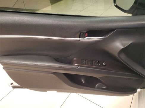 Used 2021 Toyota Camry XLE image 19
