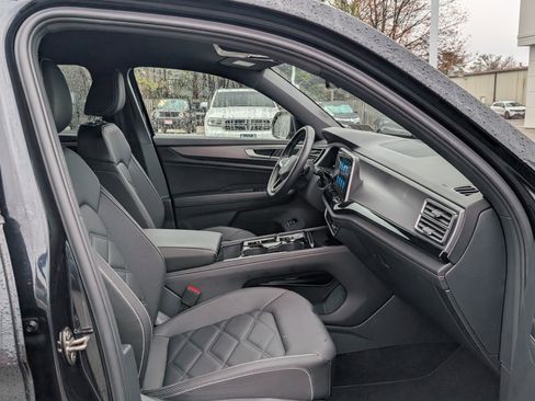 Used 2025 Volkswagen Atlas Cross Sport SE image 11