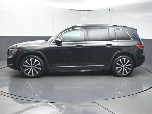 Used 2020 Mercedes-Benz GLB 250 w/ Premium Package image 5