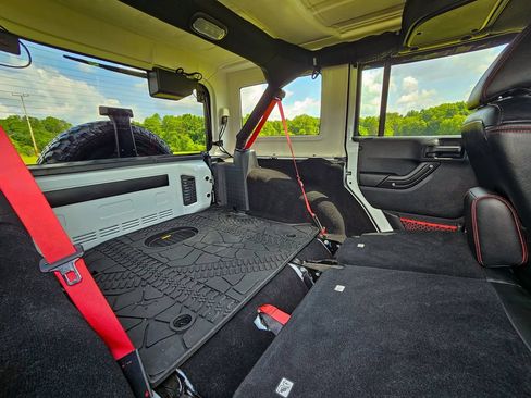 Used 2018 Jeep Wrangler Unlimited Rubicon AWD/4WD image 33