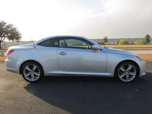 Used 2012 Lexus IS 250C image 11