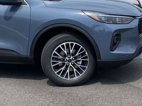 New 2025 Ford Escape SE w/ PHEV Premium Package image 3