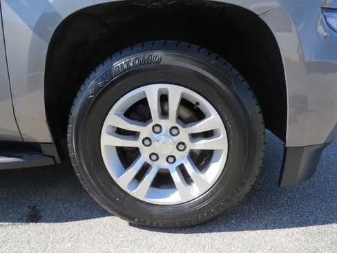 Used 2019 Chevrolet Suburban LT image 10