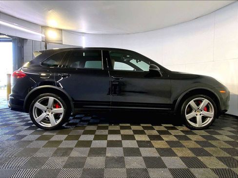 Used 2015 Porsche Cayenne Turbo image 8