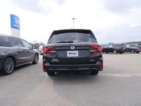 New 2026 Honda Odyssey Touring image 4