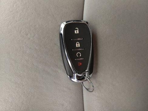 Used 2021 Chevrolet Trax LT w/ Premium Seat Package AWD/4WD image 32