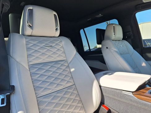 New 2026 Cadillac Escalade ESV Platinum Sport w/ LPO, ONYX Package image 30