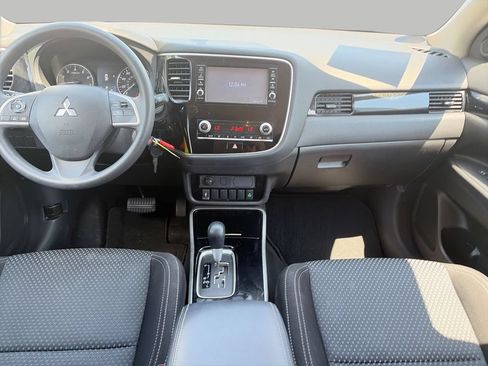 Used 2020 Mitsubishi Outlander ES FWD image 9