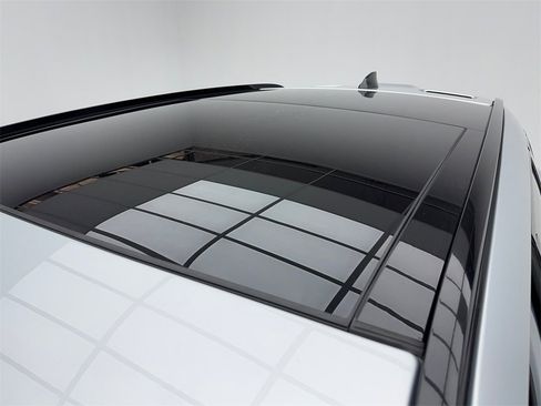 Used 2024 Land Rover Range Rover Velar S image 13