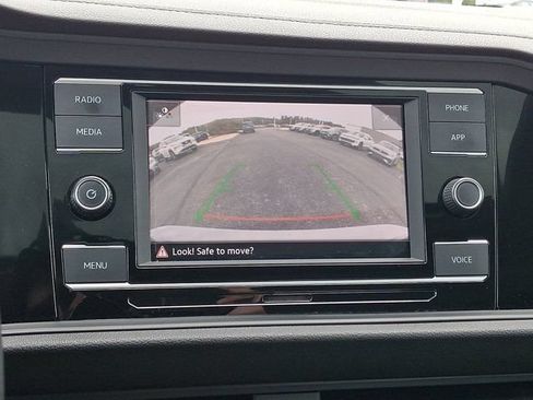 Certified 2023 Volkswagen Jetta SE w/ Panoramic Sunroof Package FWD image 23