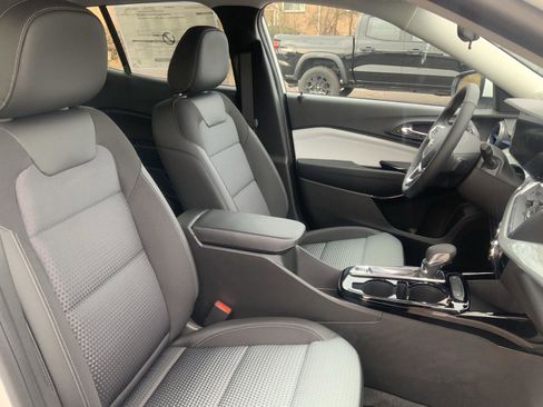 New 2026 Chevrolet Trax LT w/ Driver Confidence Package image 12