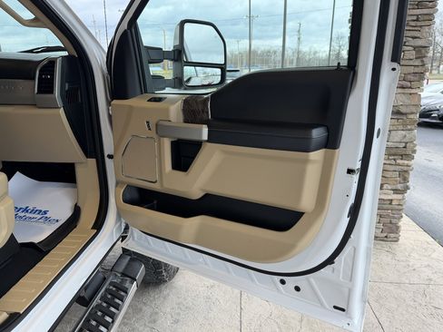 Used 2019 Ford F250 Lariat w/ Lariat Ultimate Package image 37