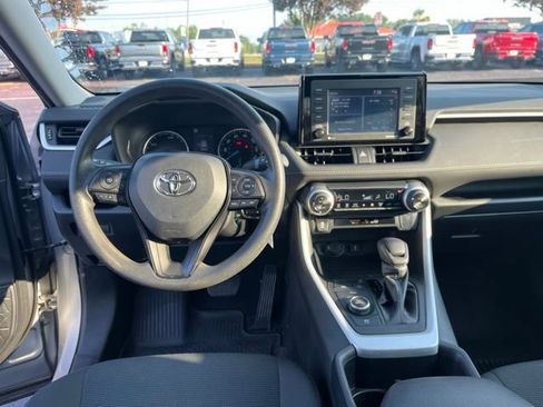 Used 2022 Toyota RAV4 LE AWD/4WD image 14
