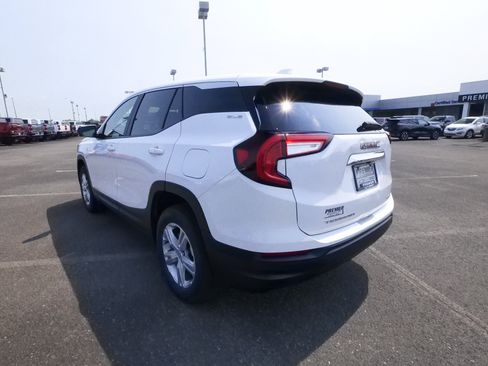 Used 2024 GMC Terrain SLE AWD/4WD image 8