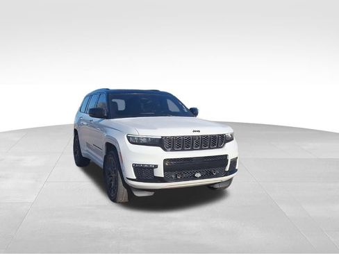 Used 2023 Jeep Grand Cherokee L Summit w/ High Altitude Package image 17