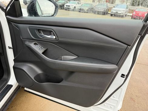 Certified 2025 Nissan Rogue SL w/ SL Premium Package image 35