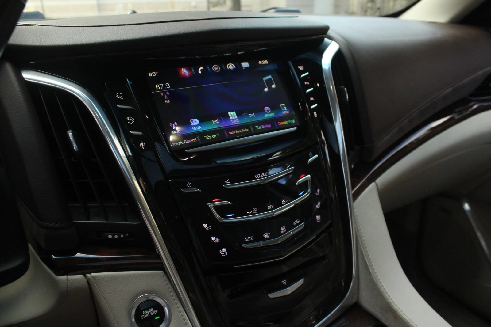 Used 2016 Cadillac Escalade Luxury AWD/4WD image 33