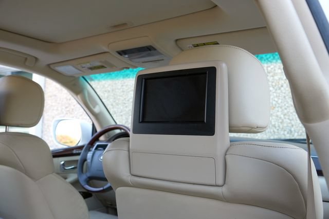 Used 2013 Lexus LX 570 4WD w/ Luxury Pkg w/Pre-crash image 9