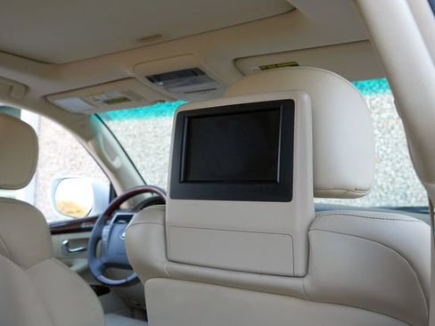 Used 2013 Lexus LX 570 4WD w/ Luxury Pkg w/Pre-crash image 9