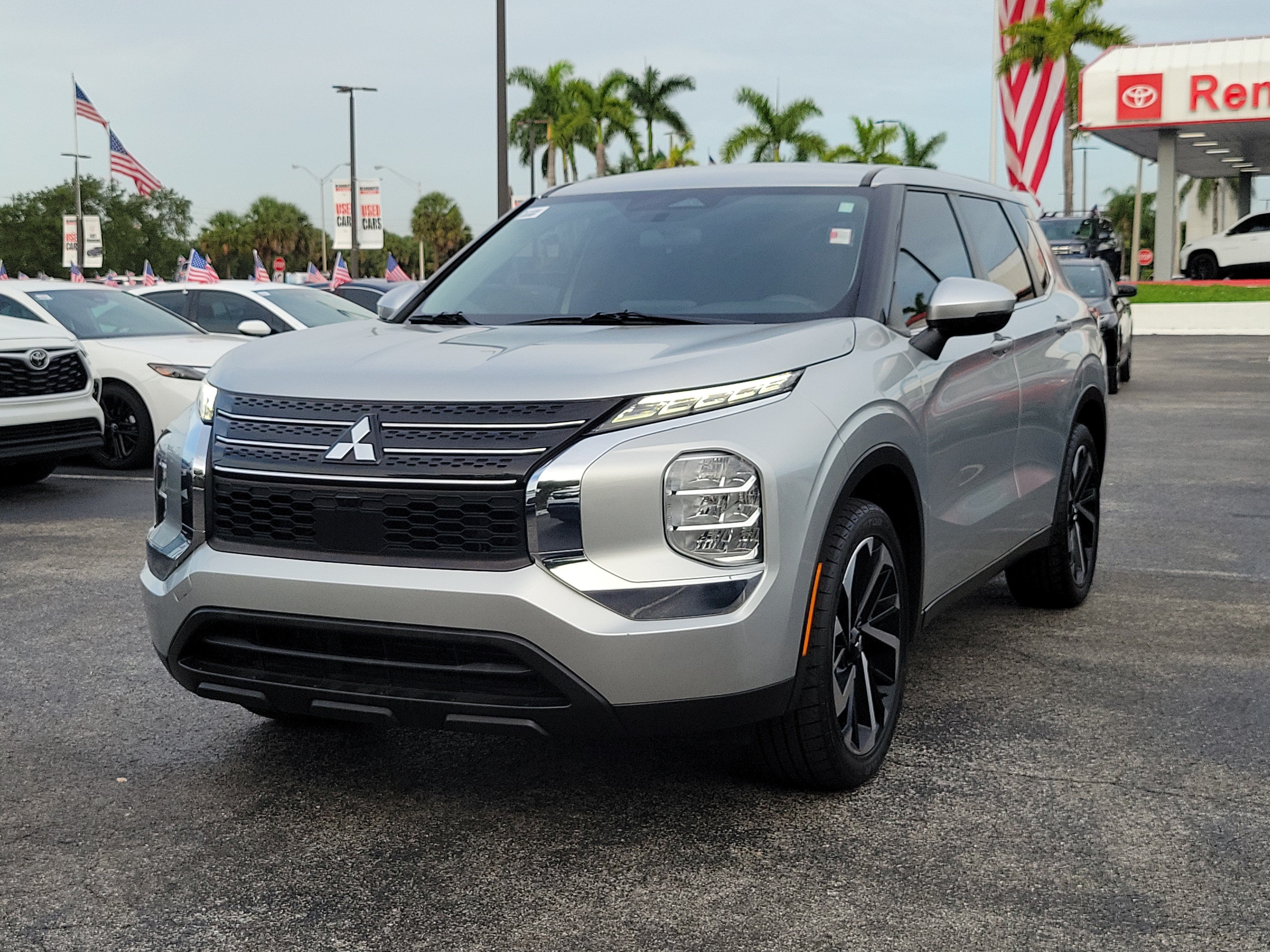 Used 2022 Mitsubishi Outlander ES FWD image 5