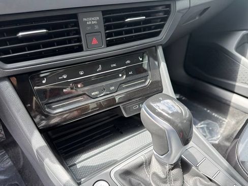 New 2026 Volkswagen Jetta SE FWD image 29