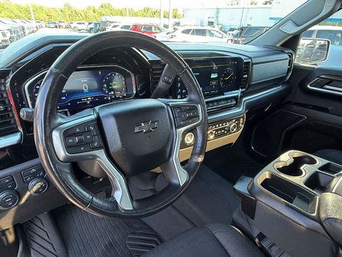 Used 2022 Chevrolet Silverado 1500 RST w/ Z71 Off-Road Package AWD/4WD image 4