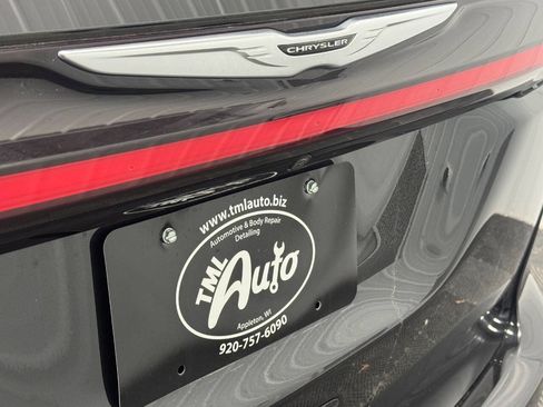 Used 2023 Chrysler Pacifica Touring image 5