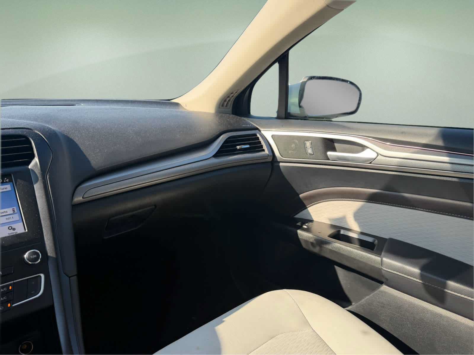 Used 2019 Ford Fusion SE w/ Equipment Group 151A FWD image 15