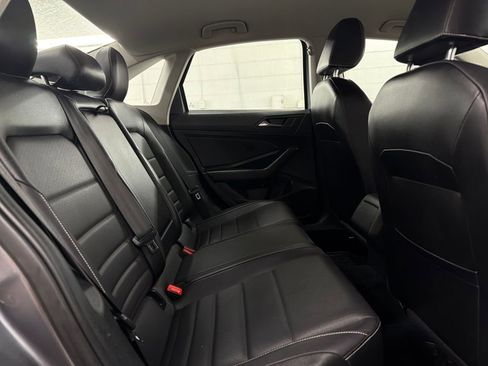 Used 2022 Volkswagen Jetta SE image 28