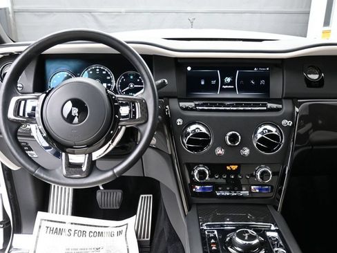 Used 2021 Rolls-Royce Cullinan Black Badge AWD/4WD image 11