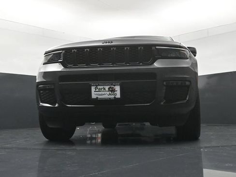 Used 2024 Jeep Grand Cherokee L Limited w/ Black Appearance Package AWD/4WD image 19