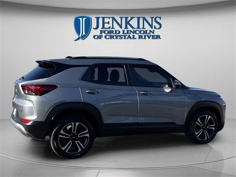 Used 2024 Chevrolet TrailBlazer LT w/ LT Cold Weather Package image 17