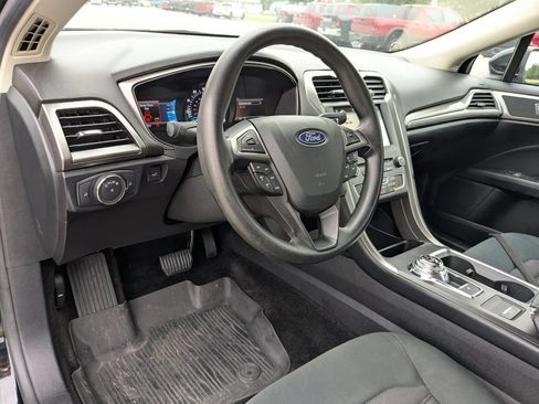Used 2018 Ford Fusion SE w/ Fusion SE Technology Package FWD image 24