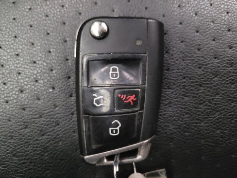 Used 2019 Volkswagen Tiguan SE AWD/4WD image 32