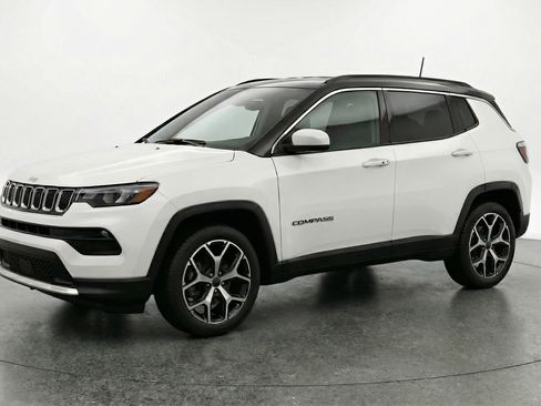 Used 2025 Jeep Compass Limited image 3