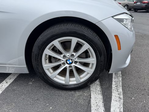 Used 2018 BMW 320i Sedan w/ Convenience Package image 12