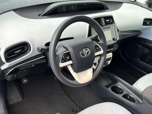 Used 2017 Toyota Prius One FWD image 4