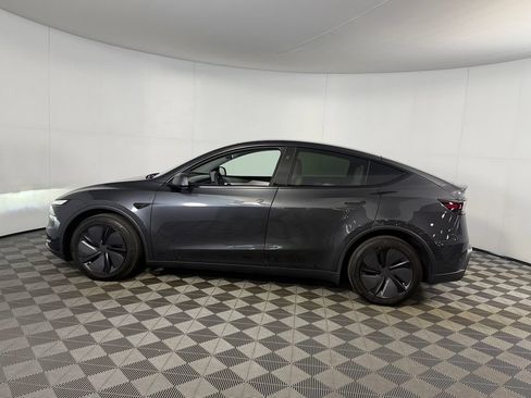Used 2026 Tesla Model Y 2WD image 25