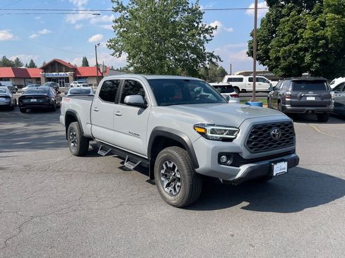 Used 2021 Toyota Tacoma TRD Off-Road w/ TRD Premium Off Road Package AWD/4WD image 7