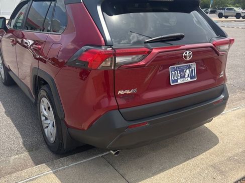 Used 2024 Toyota RAV4 LE AWD/4WD image 8