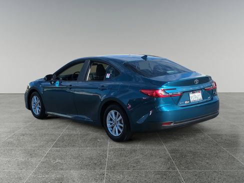 Used 2025 Toyota Camry LE image 3