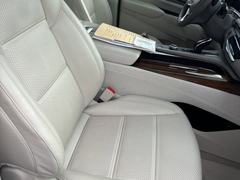 Used 2023 Cadillac Escalade Premium Luxury Platinum image 16