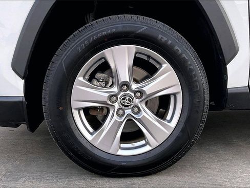 Used 2022 Toyota RAV4 XLE image 9