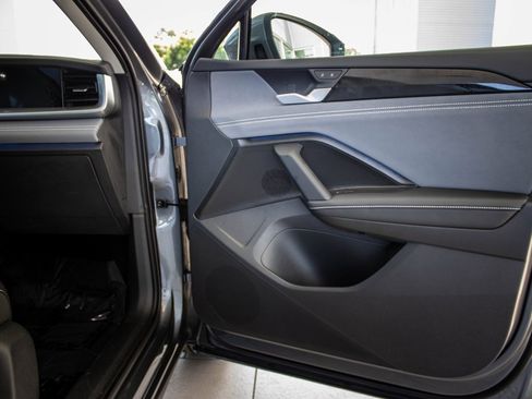 Certified 2025 Volkswagen Tiguan SE image 44