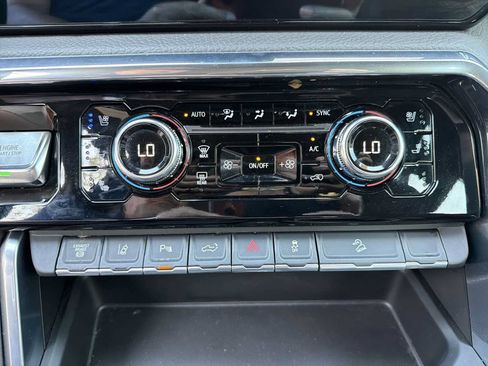Used 2024 GMC Sierra 2500 Denali w/ Denali Reserve Package AWD/4WD image 11