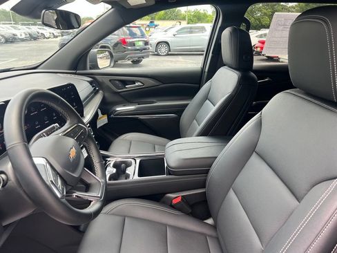 Used 2026 Chevrolet Traverse LT FWD image 7