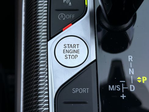 Used 2019 BMW 330i Sedan w/ M Sport Package RWD image 11