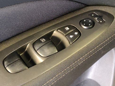 Used 2017 Nissan Pathfinder S FWD image 27
